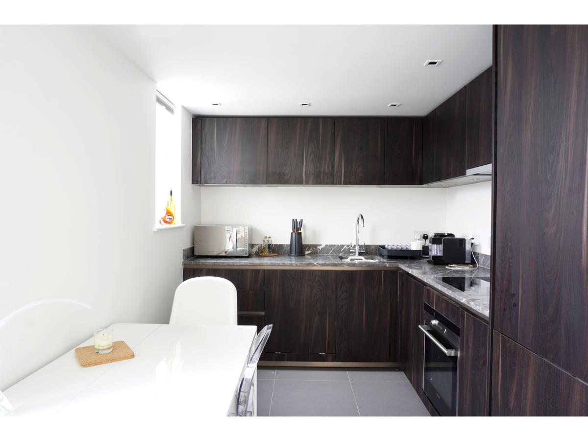 Modern, Spacious 2Br Flat In อ็อกซ์ฟอร์ด ภายนอก รูปภาพ
